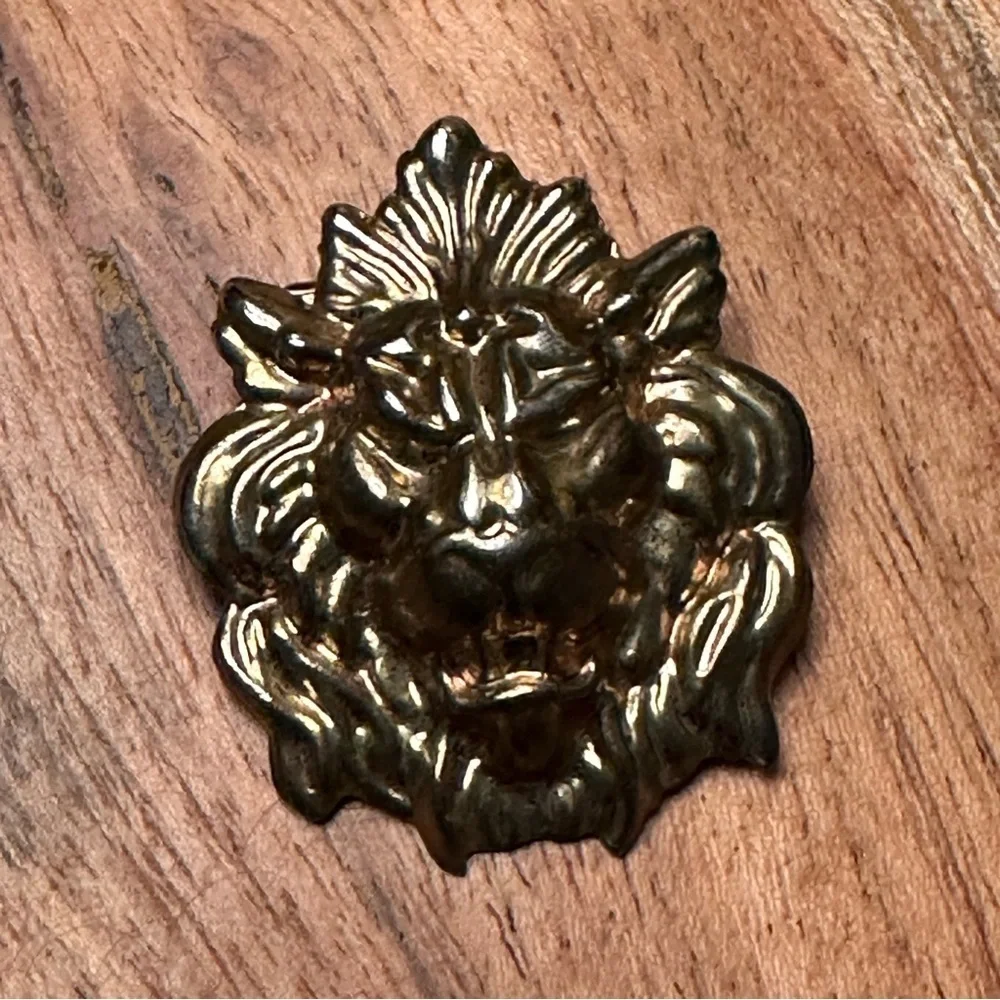 Vintage Gold Lion Scarf Clip Brooch